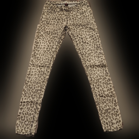 Y2K Almost Famous Stretch Jeans Size 3 in Gray Sexy Leopard Low Rise Excellent - Picture 1 of 11